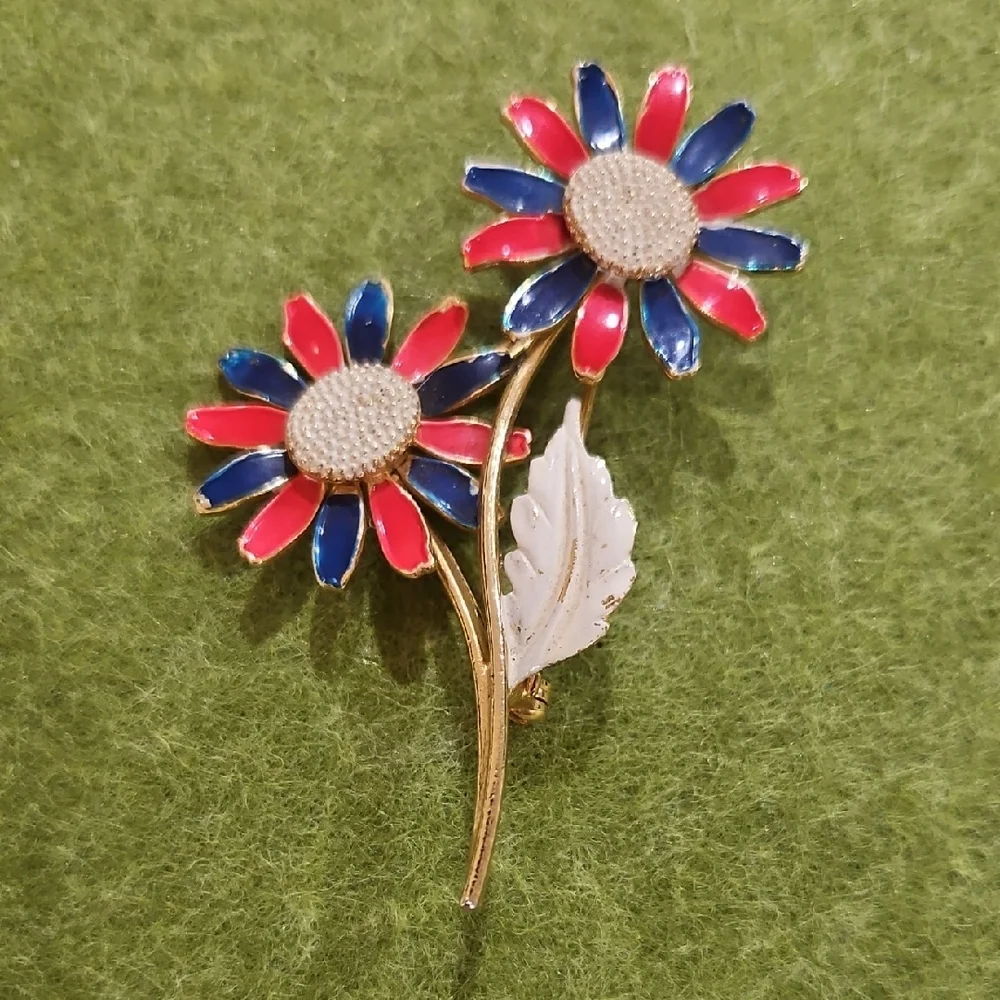 Rare Lisner Red Blue White Floral Brooch - Picture 1 of 6